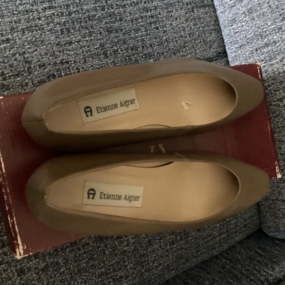 New Etienne Aigner Pump-7M